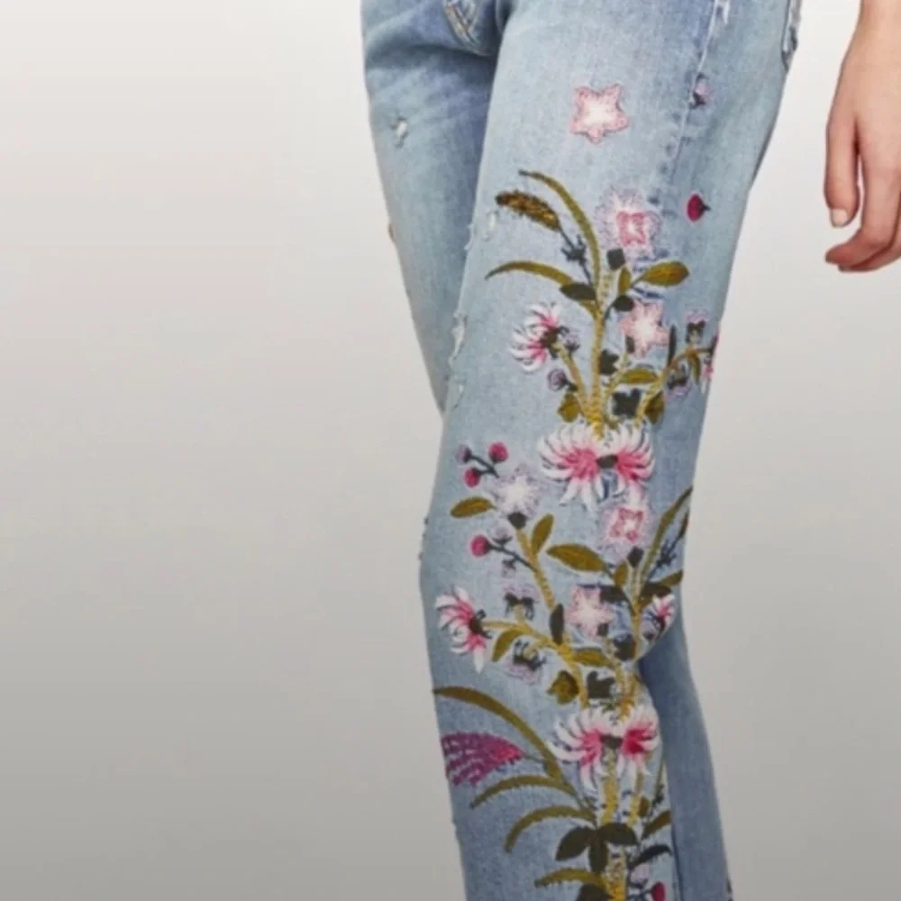 Zara Lightwash Distressed Floral Embroidered Jeans - Picture 9 of 9